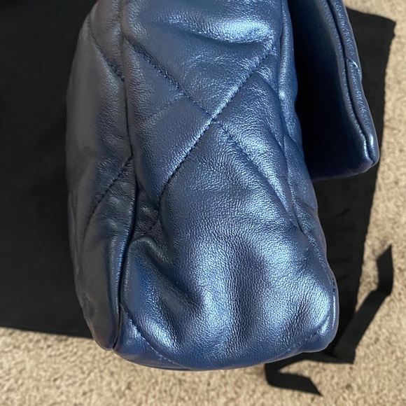 SOLD🖤🖤Chanel 19 Medium/Large navyblue. - Picture 3 of 12